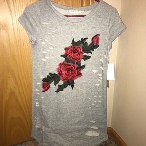 Grey long tee with rose detail